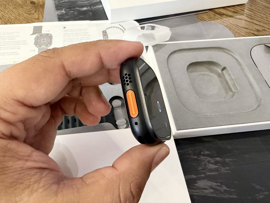 Apple Watch Ultra 2 Titanium Preto c/ Ocean Band