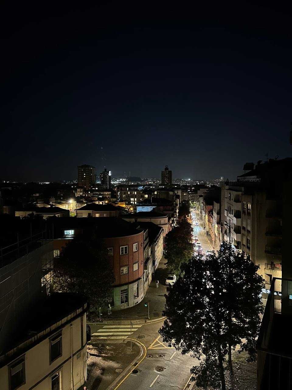 Apartamento em frente à estação de metro de Faria Guimarães.