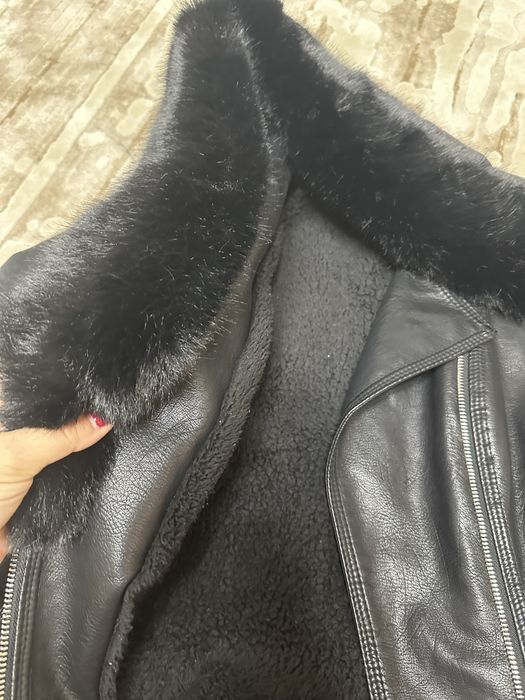 Утеплена шкіряна куртка