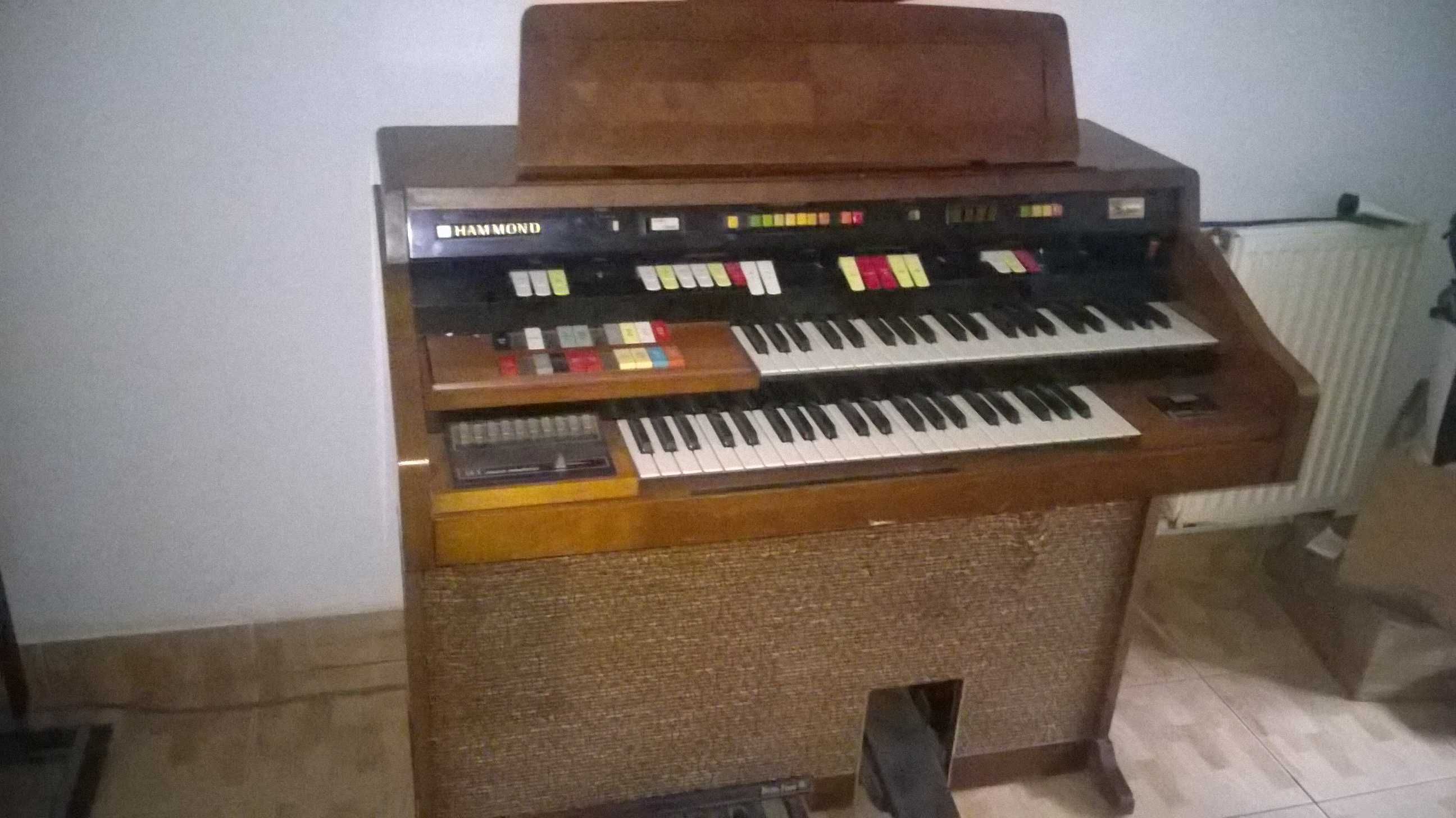 Organy Hammond 126JM2 z Leslie