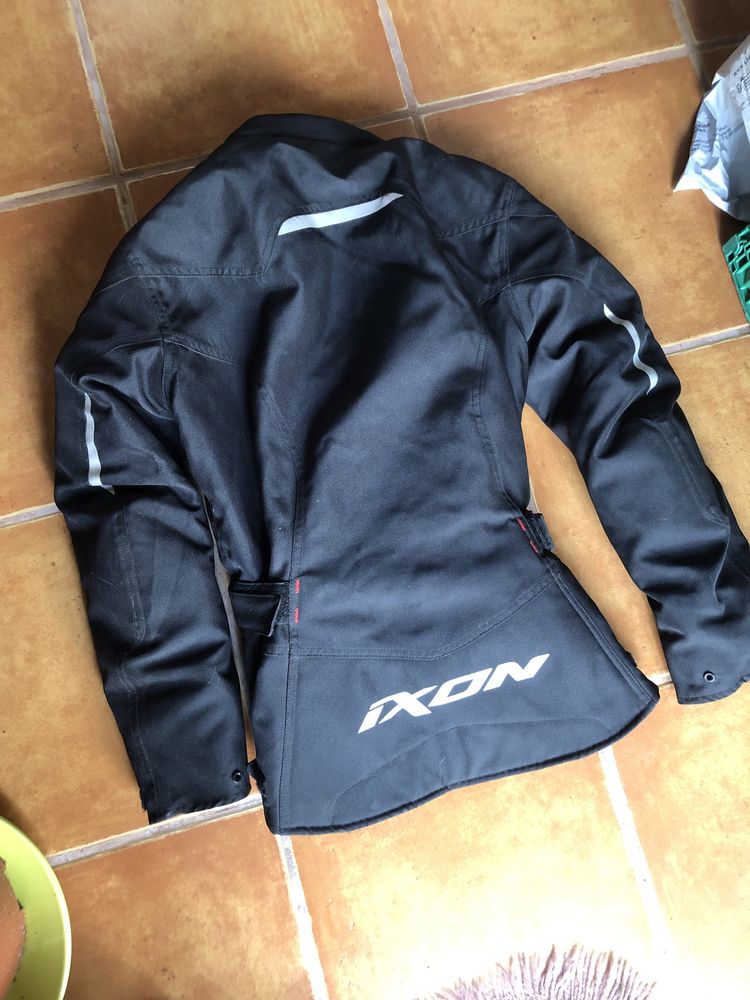 Casaco Feminino Preto Ixon