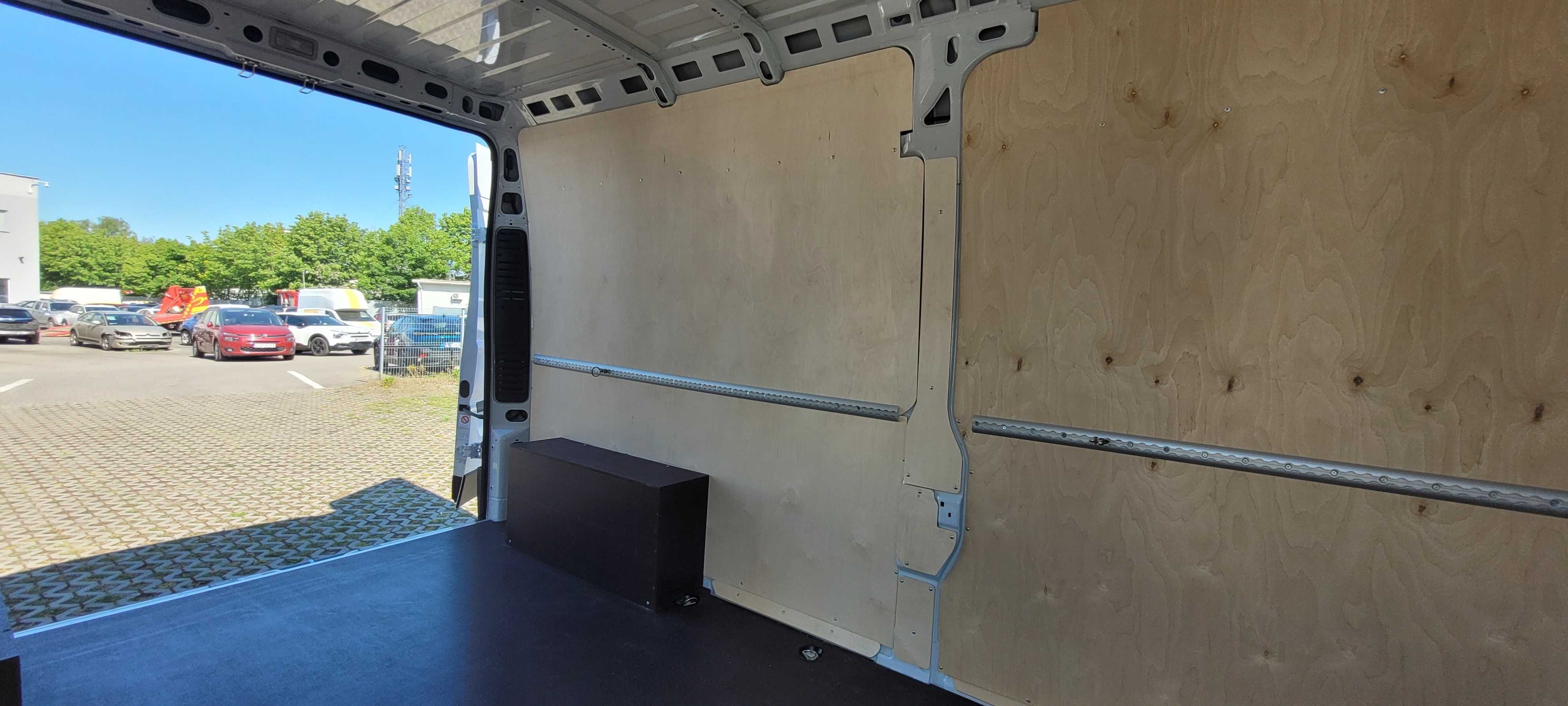 Zabudowa przestrzeni ładunkowej Fiat Ducato Opel Movano L4H2 sklejka