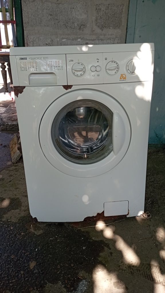 Продам стиральную машину Zanussi
