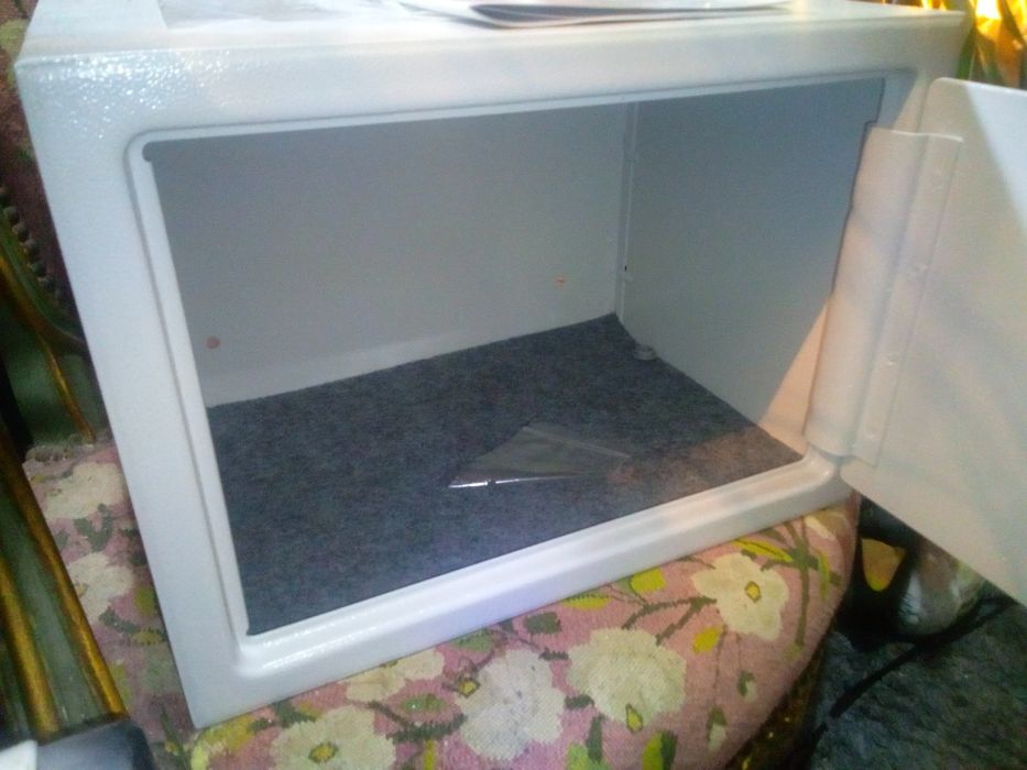 Cofre  digital e com chave novo com manual 60eur.