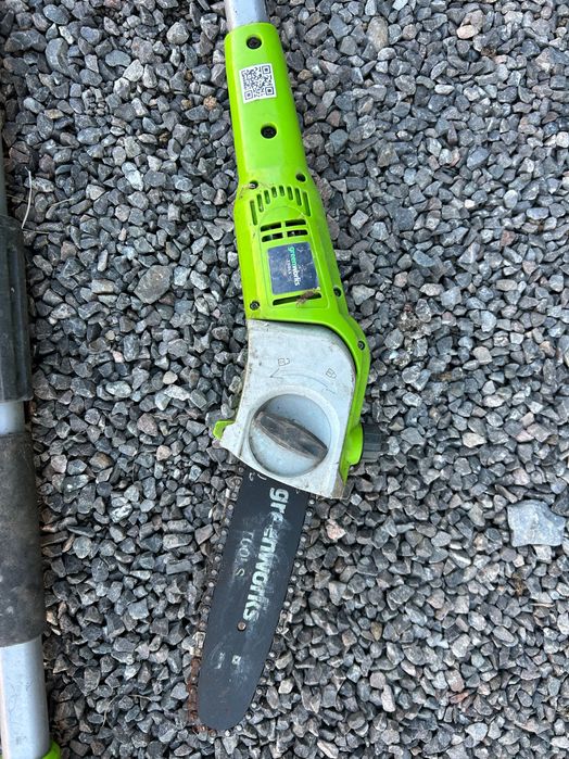 Pilarka na wysięgniku Greenworks. Stan nieznany.