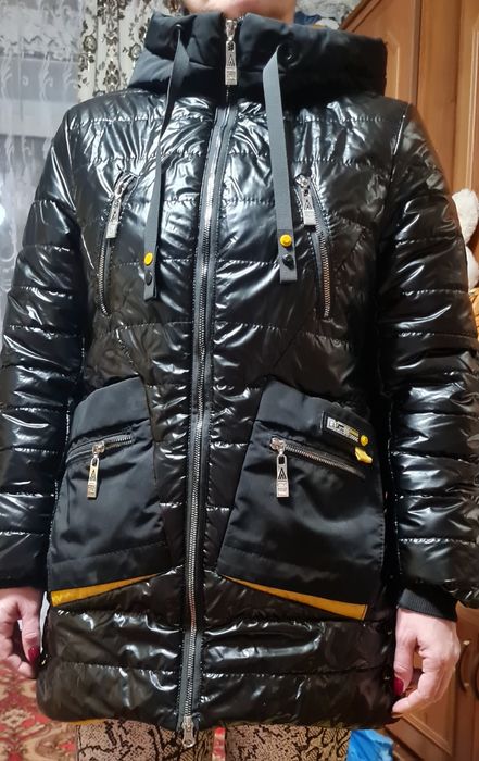 Продам куртку на дівчину