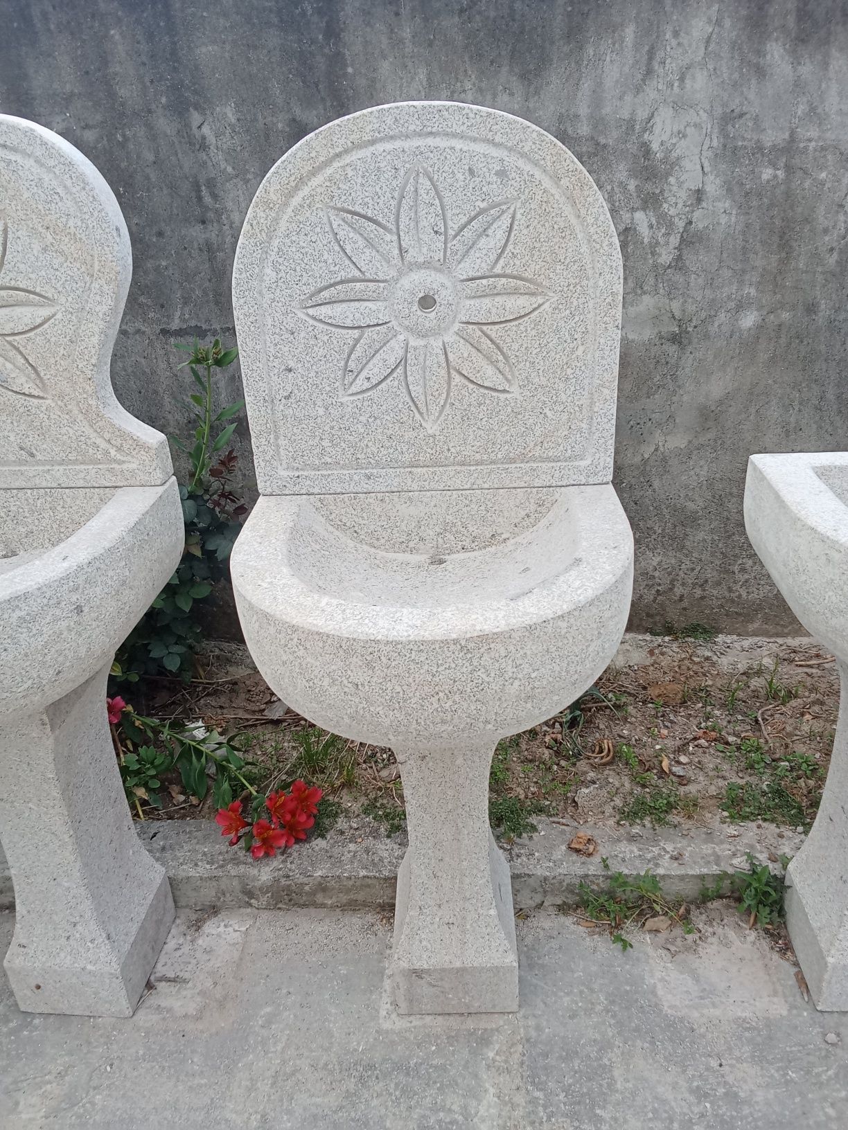 Fontanário novo em granito