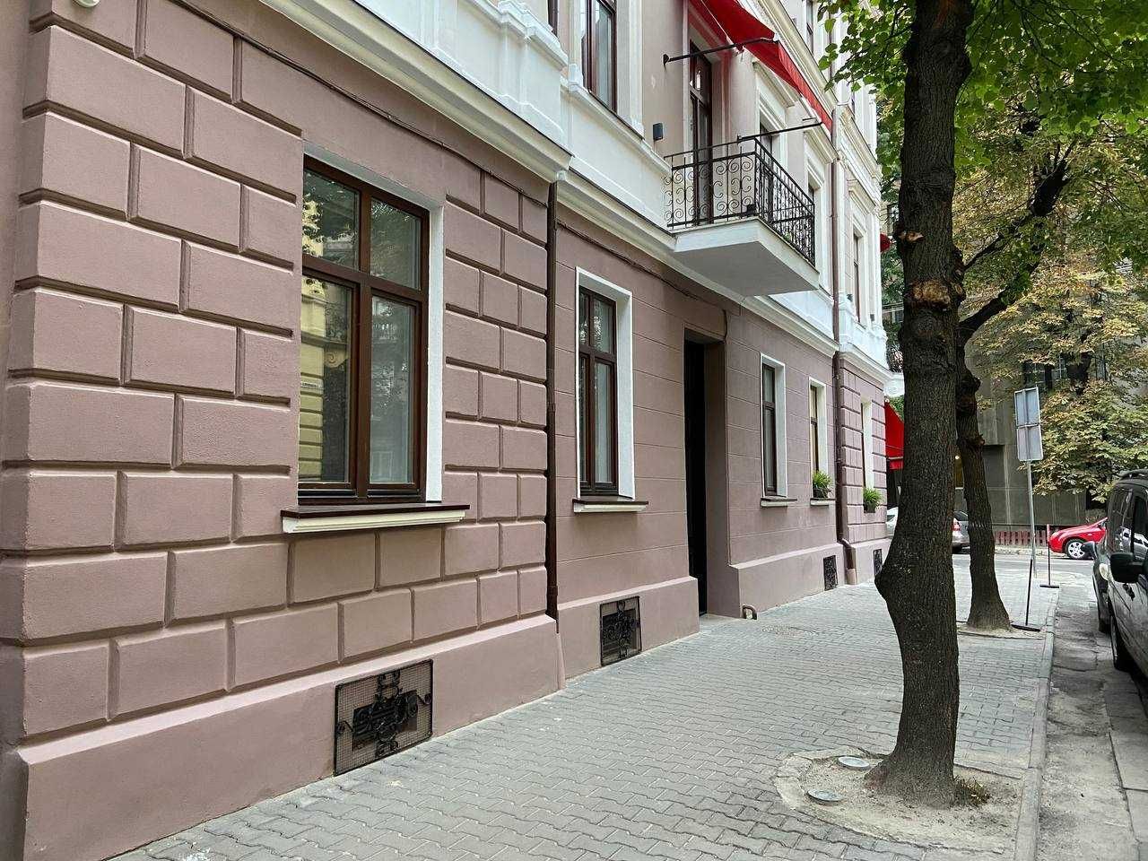 Будинок в центрі Львова (комерційне приміщення)