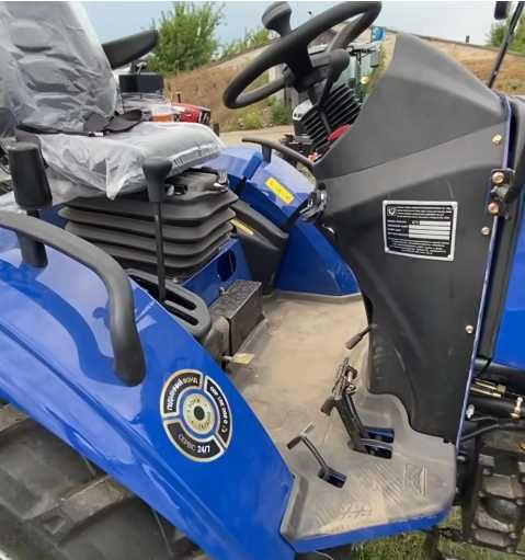 Новітній трактор ДТЗ 244 30 к.с. реверс (4х4) мінітрактор.