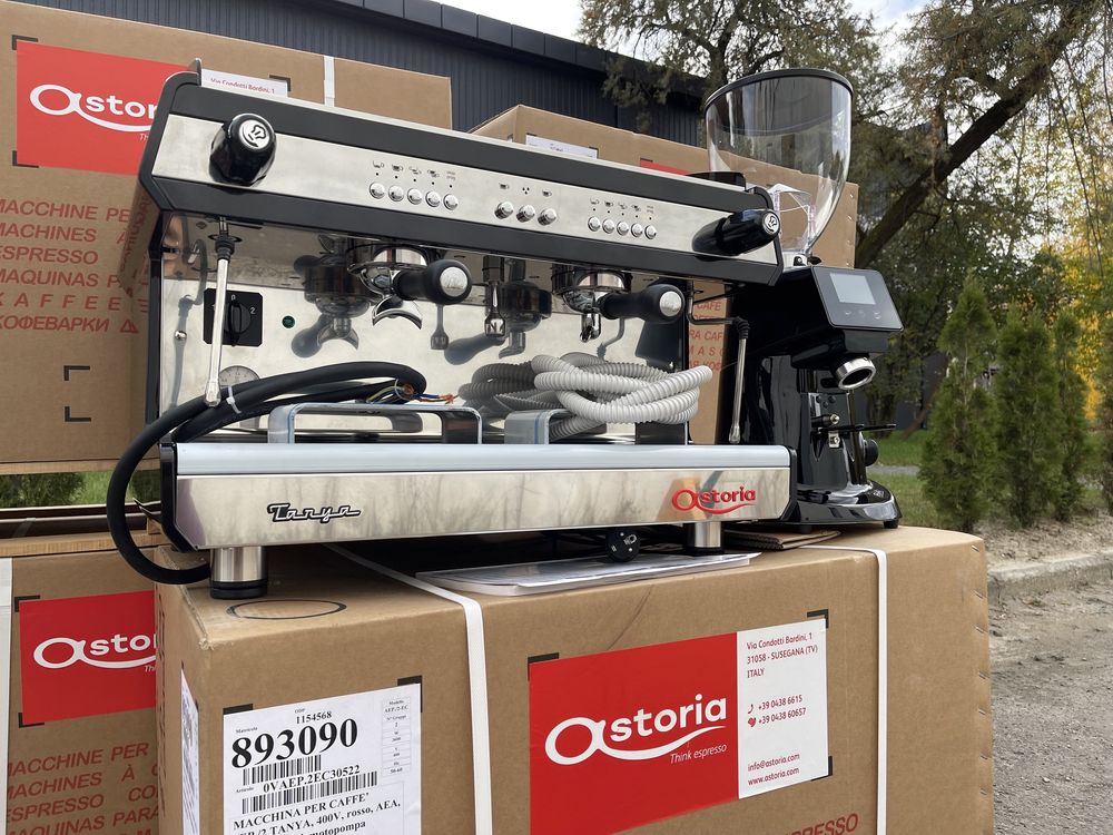 Комплект кавового обладнання нова кавоварка і кавомолка асторія+фіора