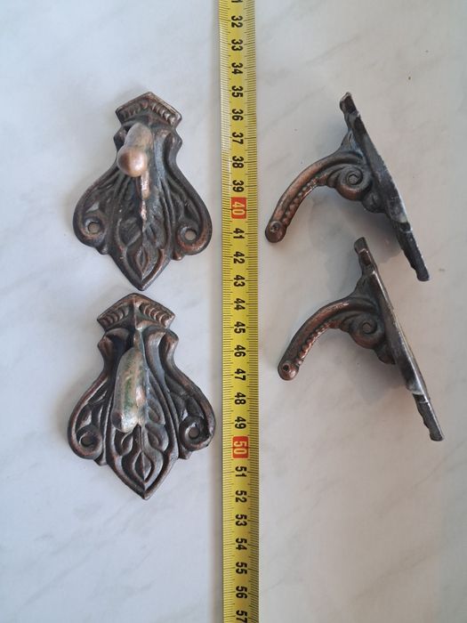 Металеві настінні гачки