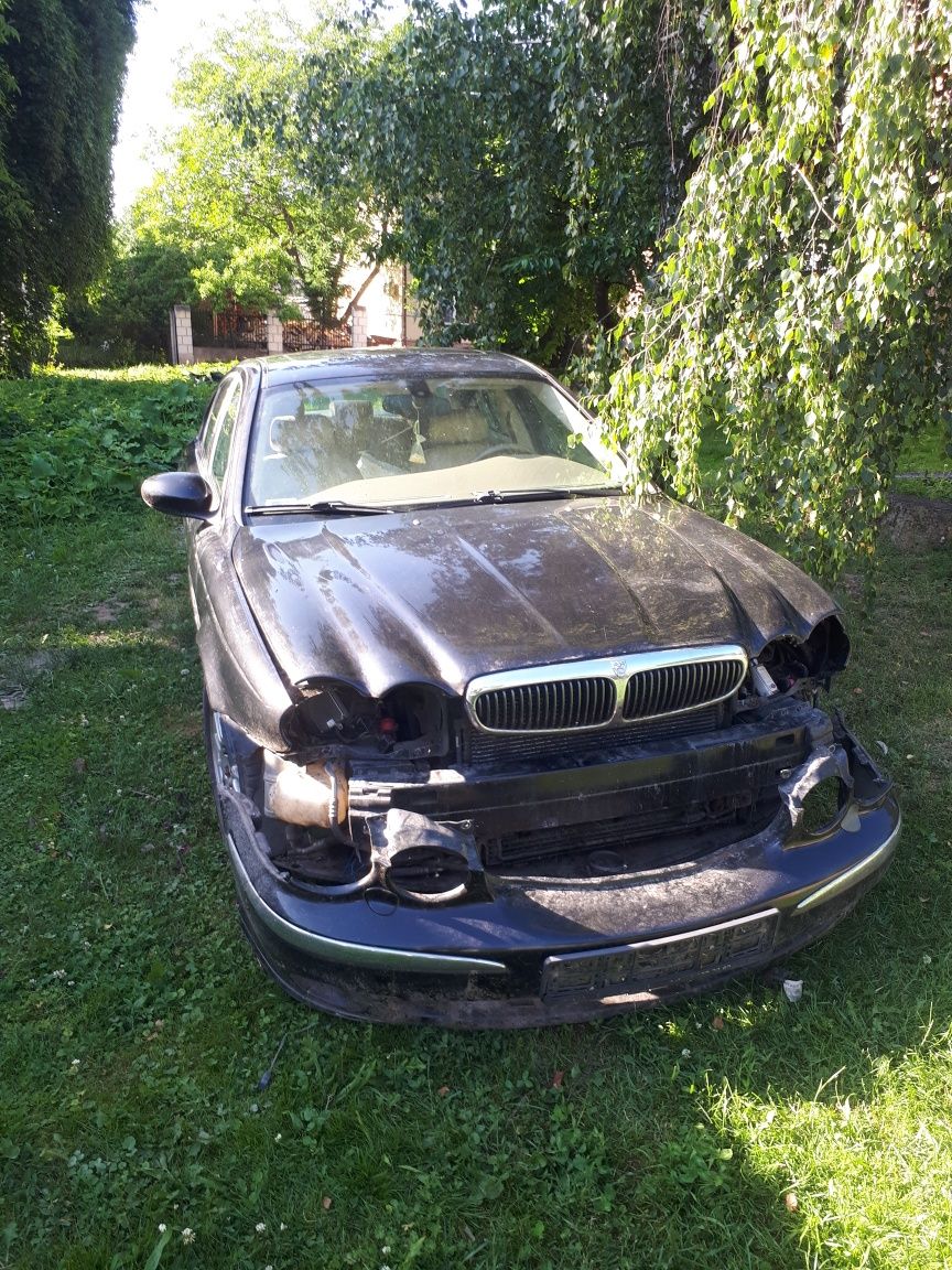 Na części Jaguar x-type 2.5