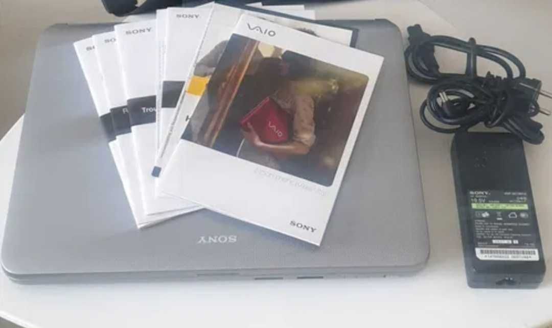 Sony VAIO VGN-NR21S 15,4 .