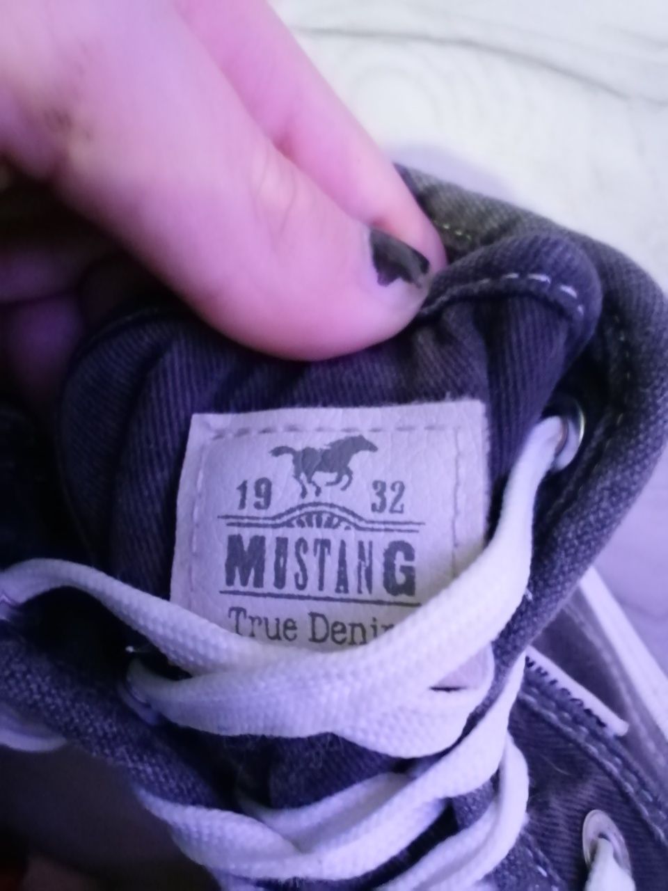 Czarne buty mustang damskie