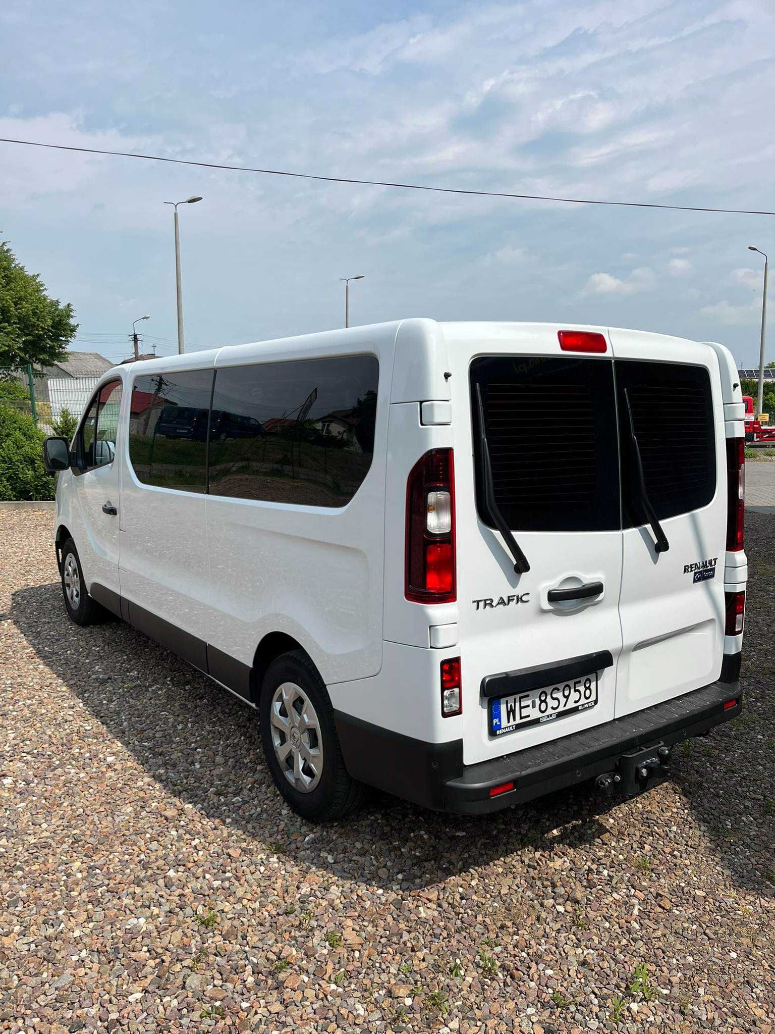 Wynajem Busów 9 Os. Renault TRAFIC Wolne Terminy