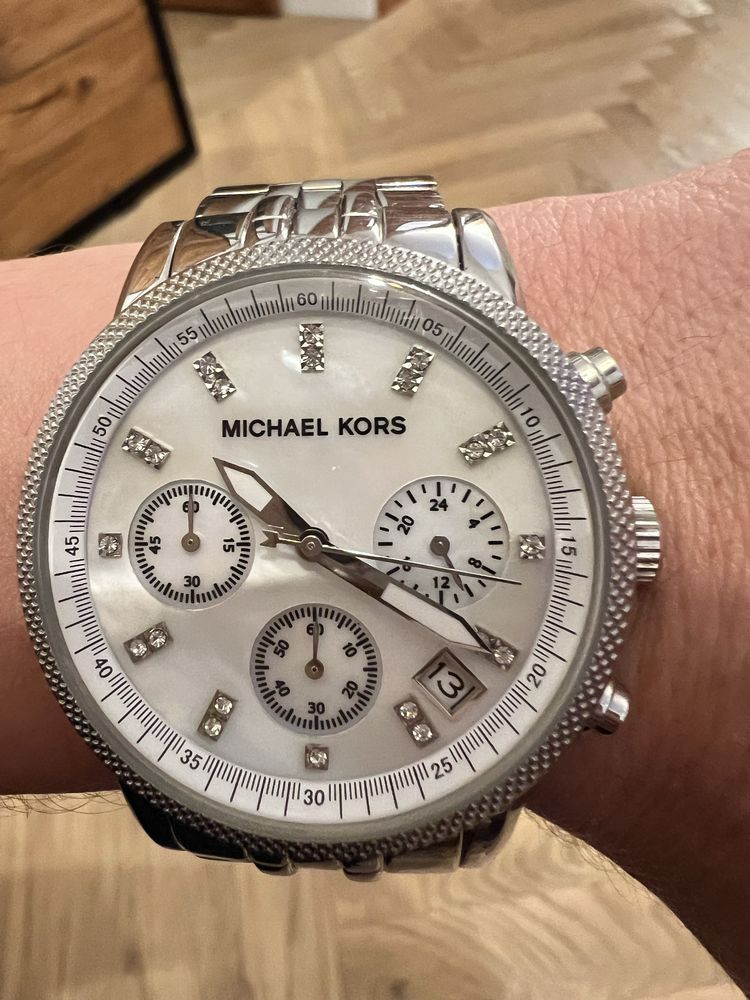 Zegarek srebrny na bransolecie Michael Kors