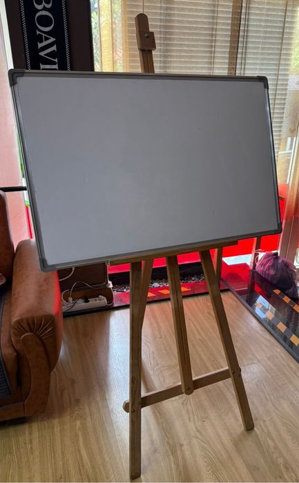 Quadro branco com tripé