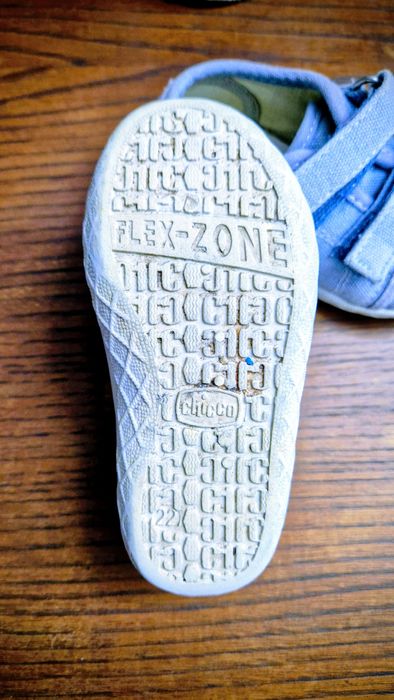 Chicco - sandálias (23) + sapatilhas (22)