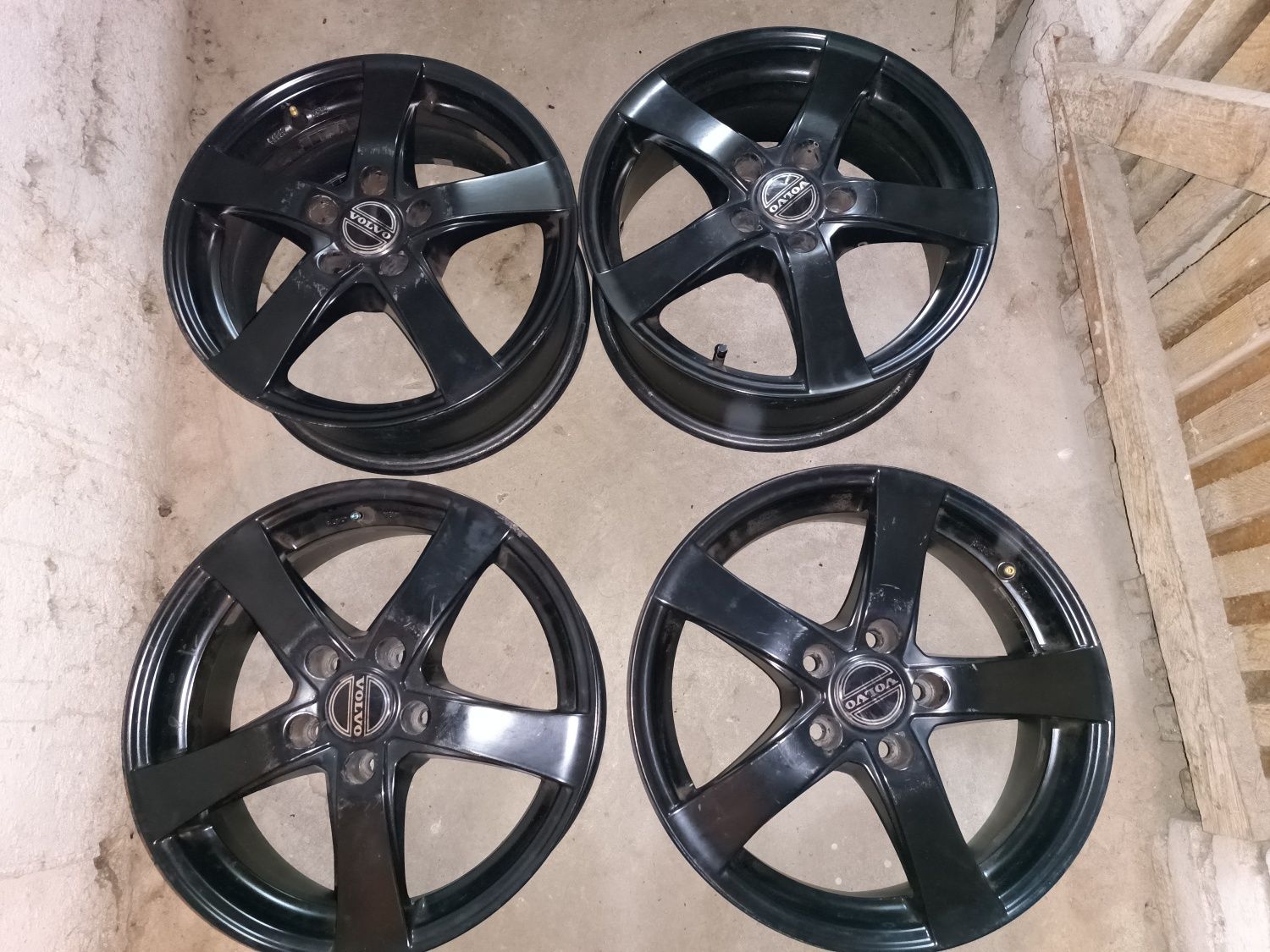 Czarne felgi 5x108 volvo