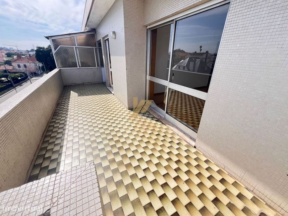Apartamento T2 com dois terraços