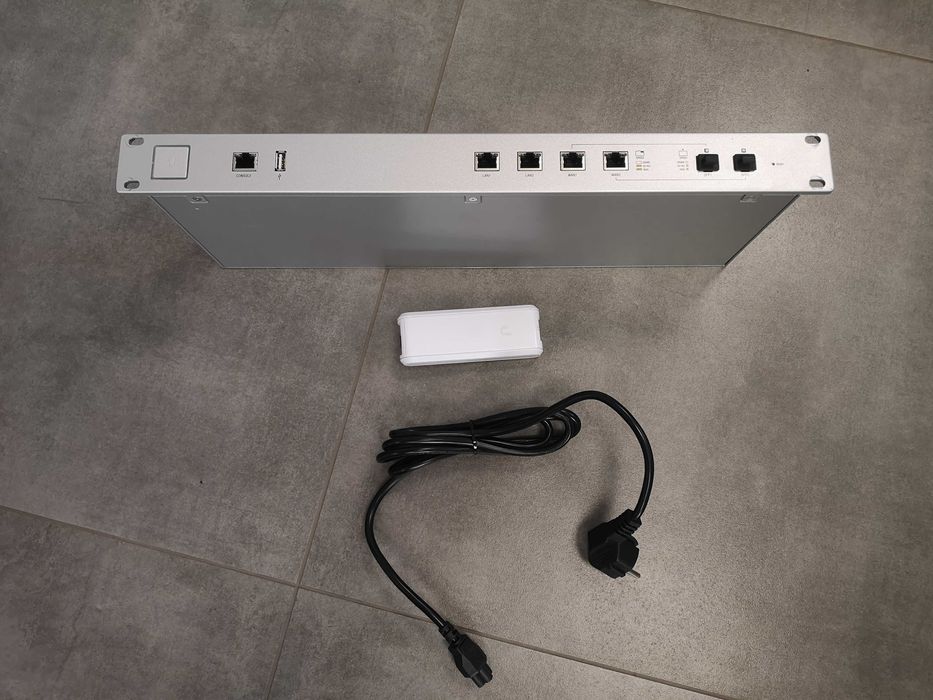 USG-PRO-4 Brama Router + UC-CK UNIFI Controller UBIQUITY