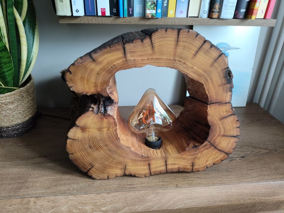 Lampa z pnia drewna akacjowego ,klimat