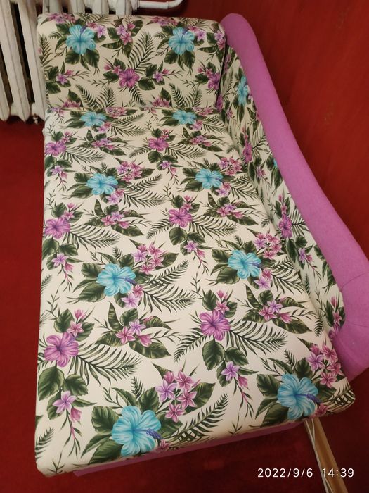 Продається підлітковий диван зовсім новий.