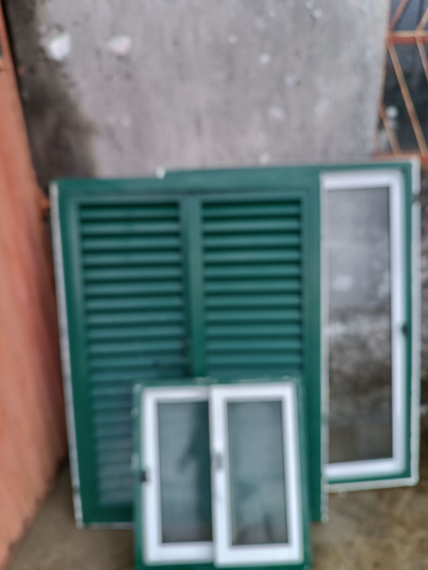 Vendo janelas e portadas