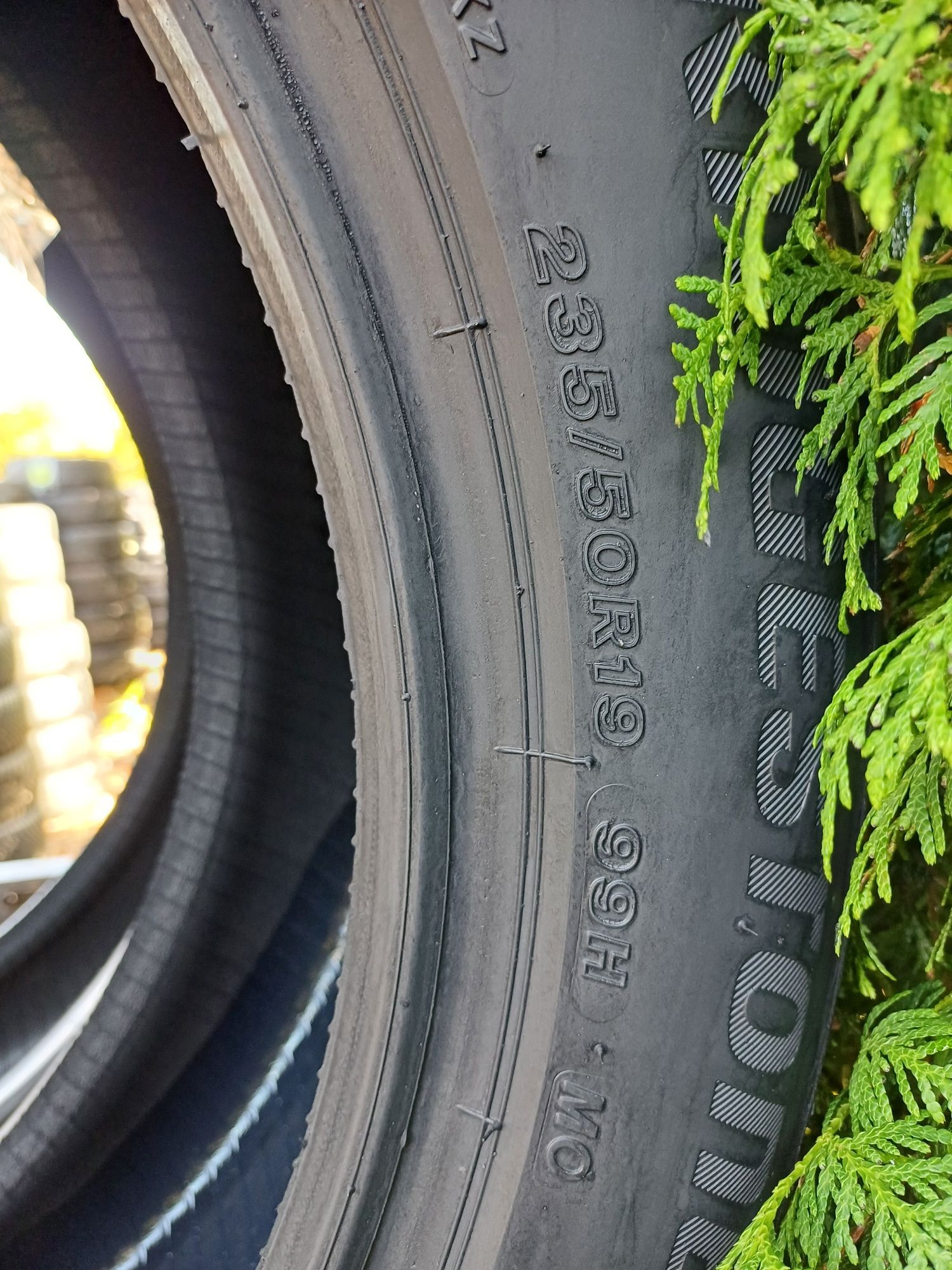 235/50/19 Sprzedam parę opon zimowych Bridgestone
