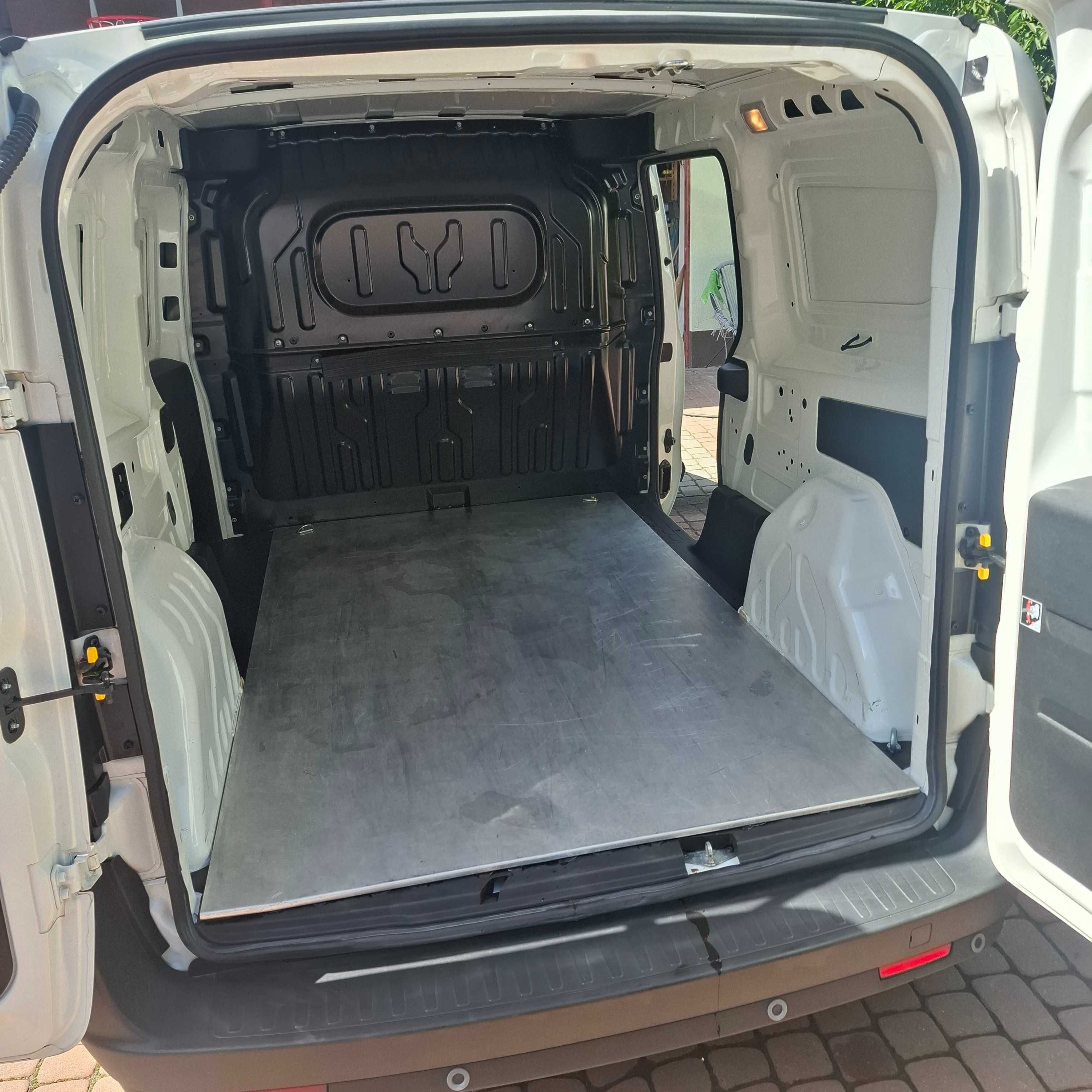 FIAT DOBLO 2021r.  1 rej 2022    1.6 Diesel.  Cargo Maxi  105KM.