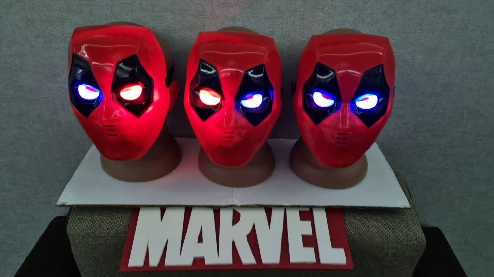 Маски Дедпула /Deadpool/Уэйд Уинстон, з неоновою підсвіткою+батарейки.