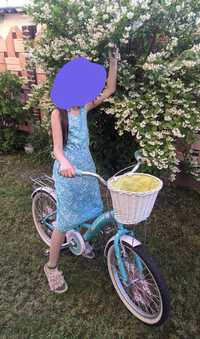 Велосипед з корзиною для дівчинки.