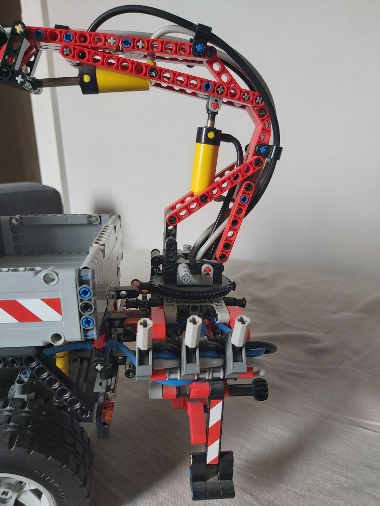 Lego Technic 8110 Unimog Mercedes U400