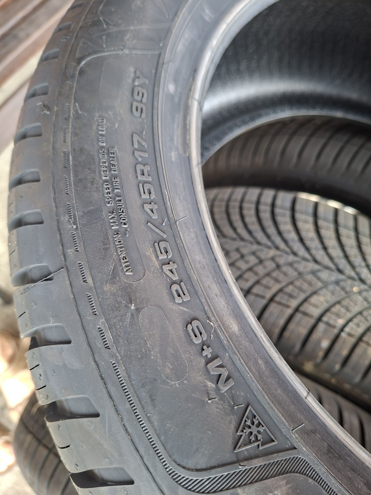 Opony Wielosezonowe 245/45R17 Goodyear Vector 245/45/17 Całoroczne