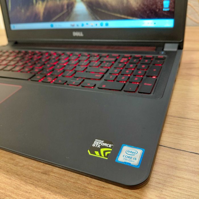 Ігровий DELL 5577 FullHD/7300HQ/GTX 1050/DDR4 16Gb/SSD 256Gb+500Gb HDD