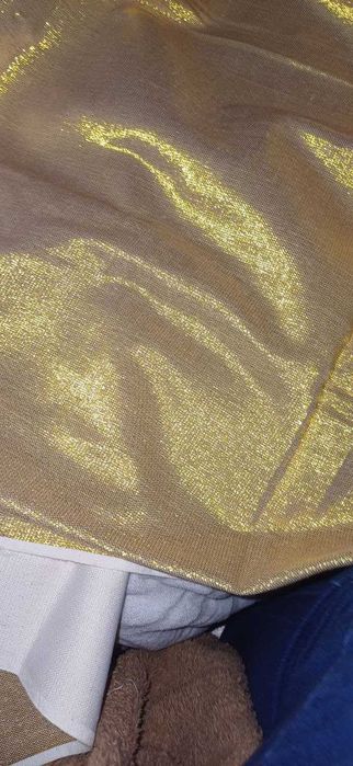 Отрез золотой парчи. Цвет для встречи Нового 2026 года