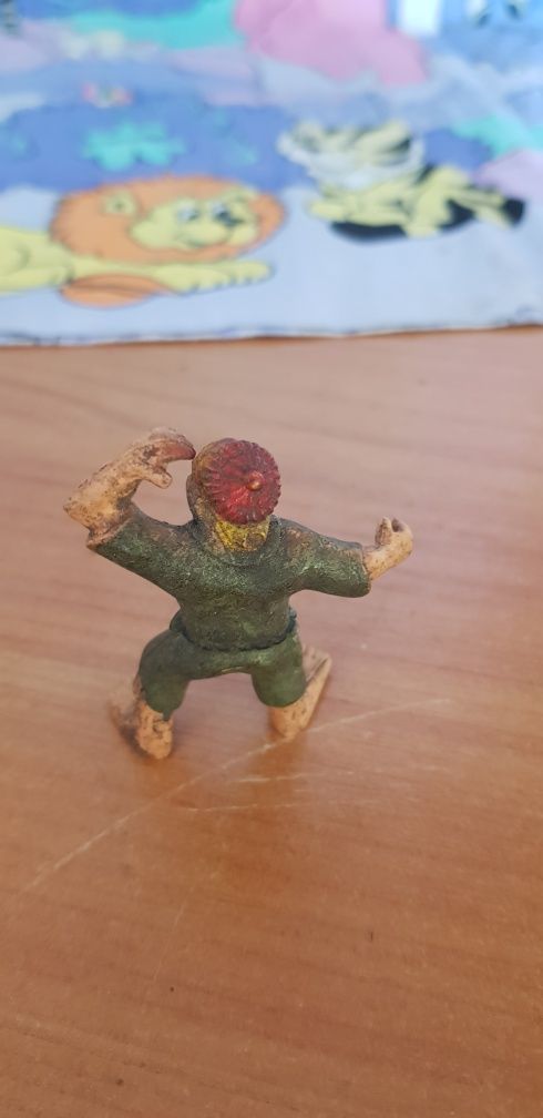 Stara figurka ,żolnierzyk, pirat