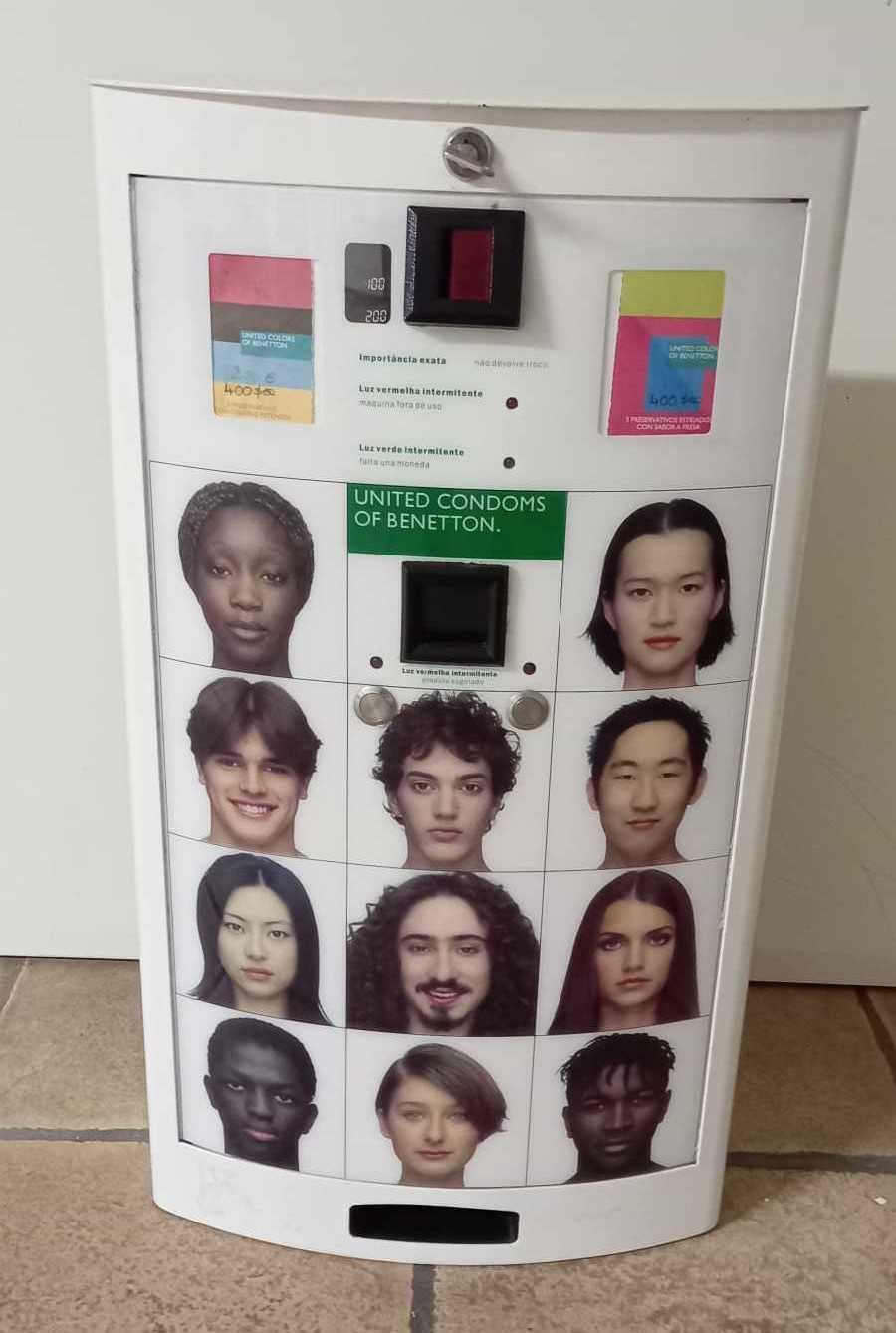 Máquina de Venda de Preservativos - Benetton