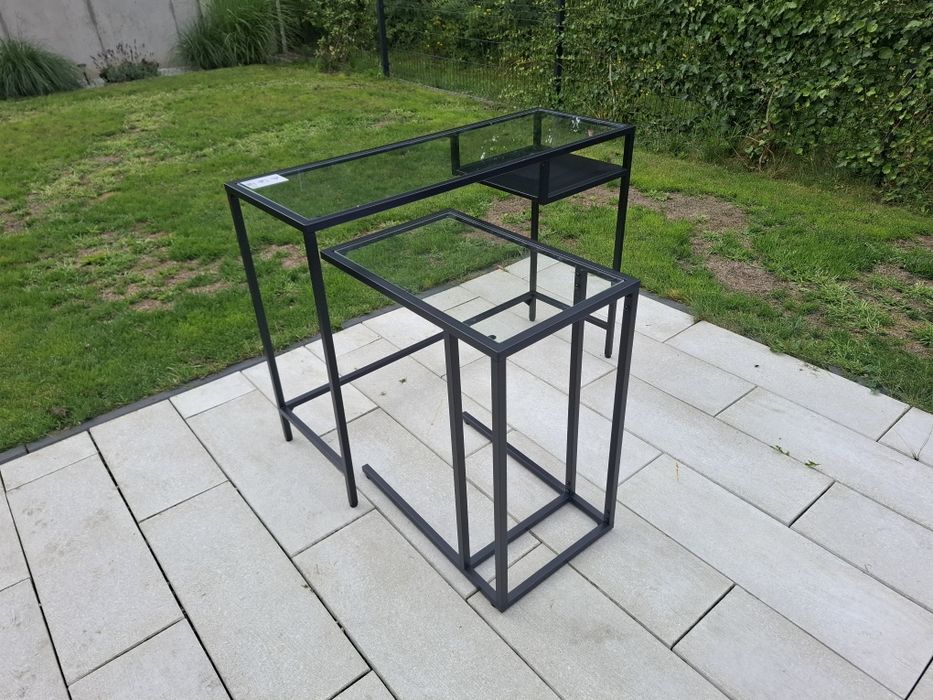 Dwa stoliki pod laptopa