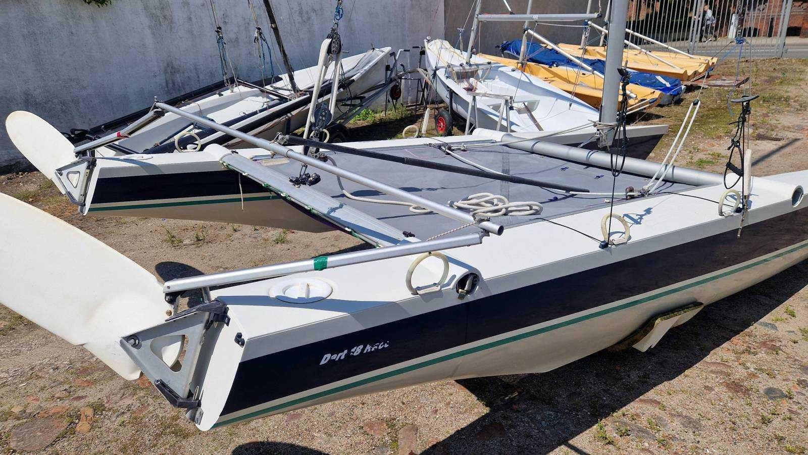 Katamaran Dart 18 Race + wózek slipowy
