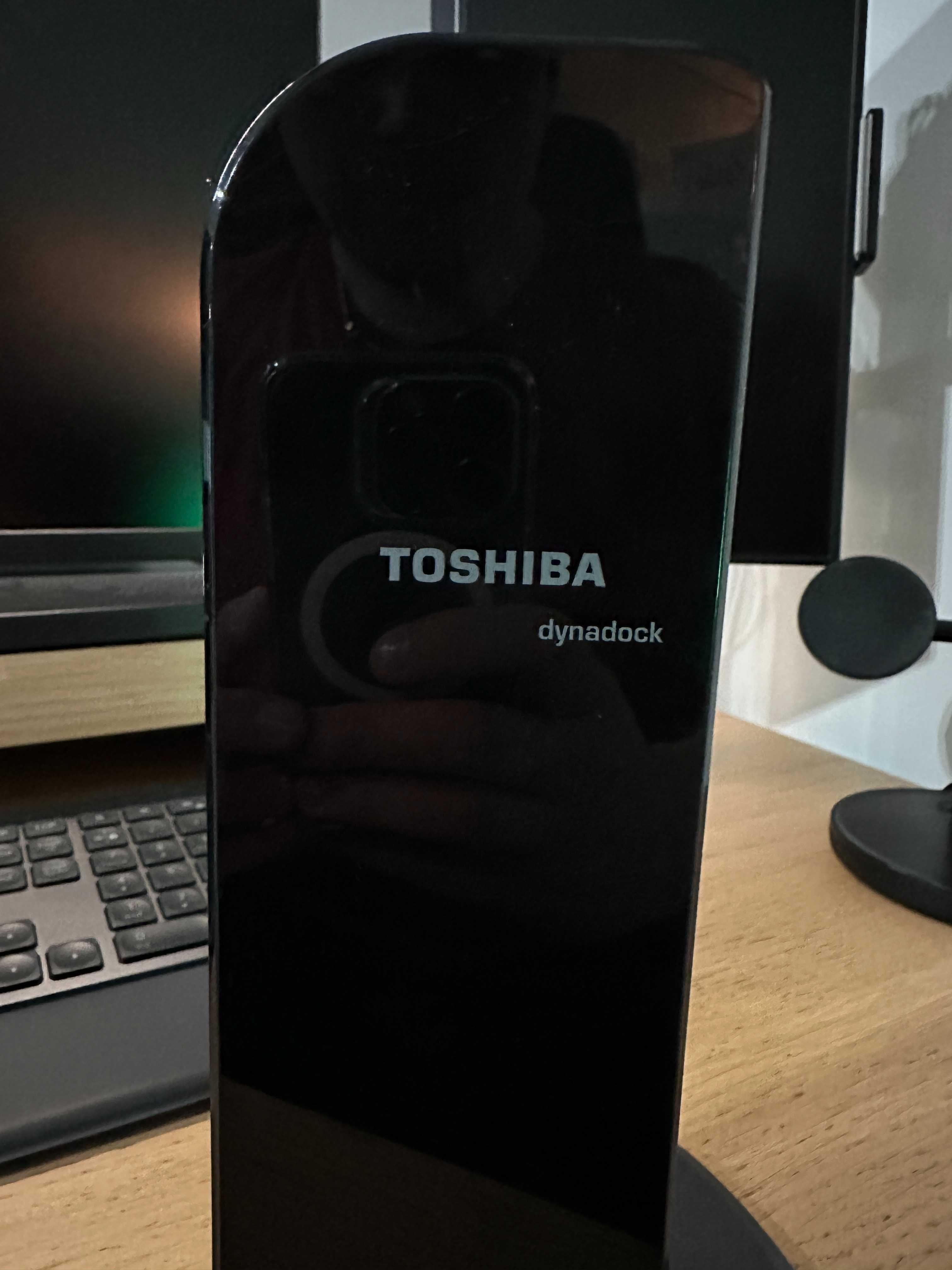 Uniwersalna stacja dokująca Toshiba Dynadock