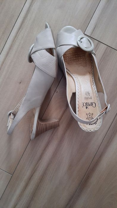 Kremowe sandałki Caprice# buty na obcasie r. 38,5