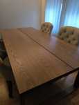 Mesa de jantar em madeira