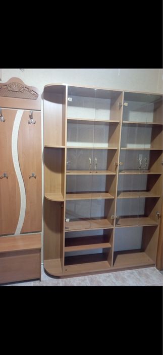 Продам книжный шкаф