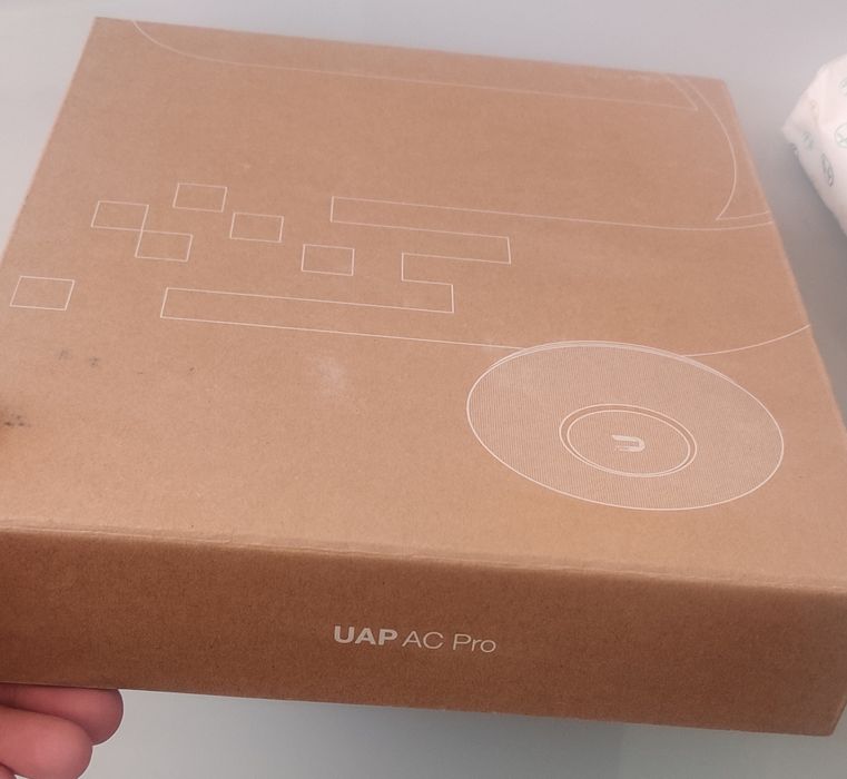 Точка доступу UAP AC PRO