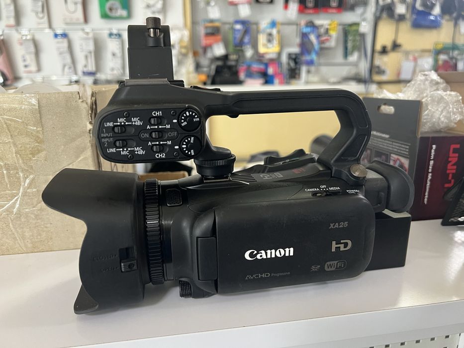 Відеокамера Canon XA 25