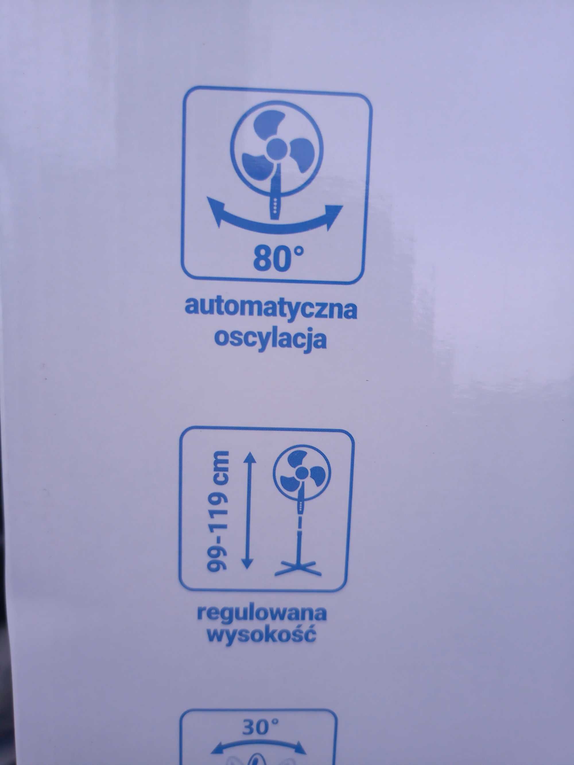 nowy wentylator na stojaku obracany