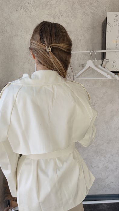 Білий вкорочений тренч кроп тренч білий