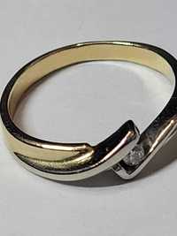 Złoty pierścionek z brylantem 0,04 ct - 585