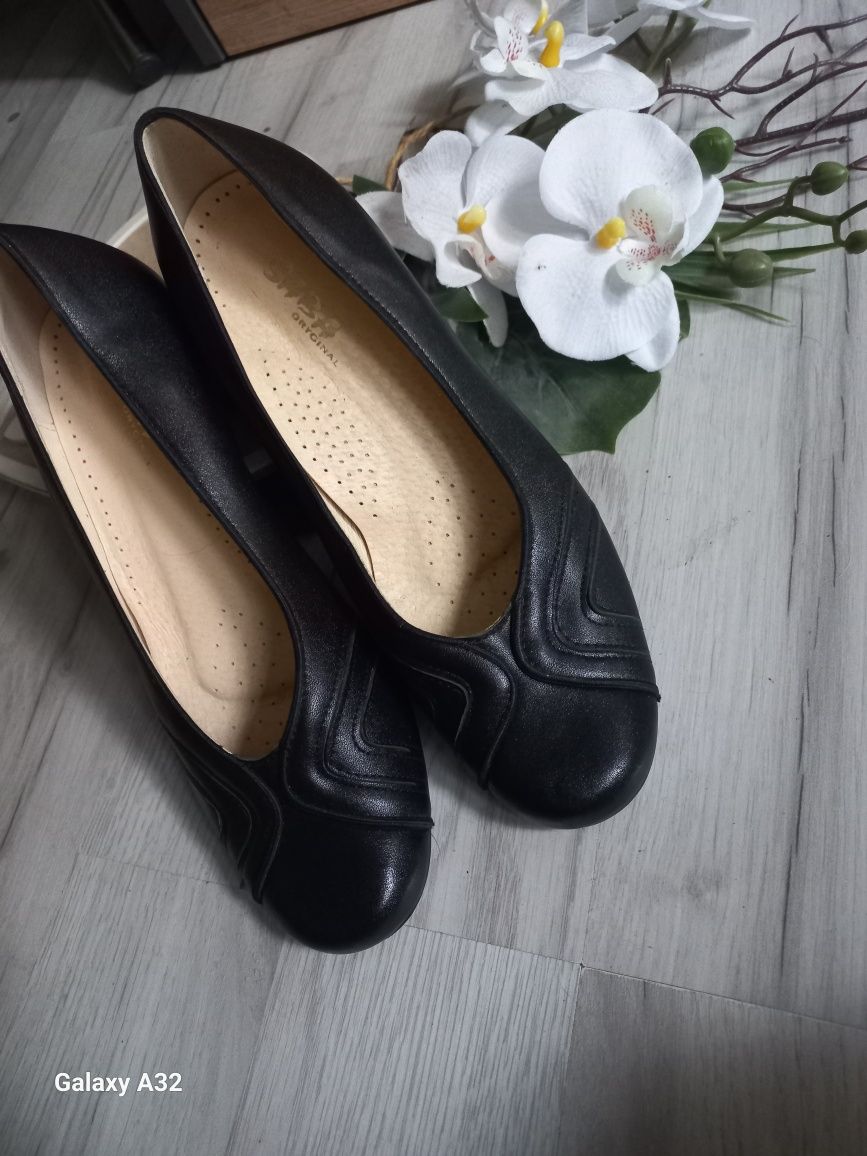 Buty na niskim słupku 37